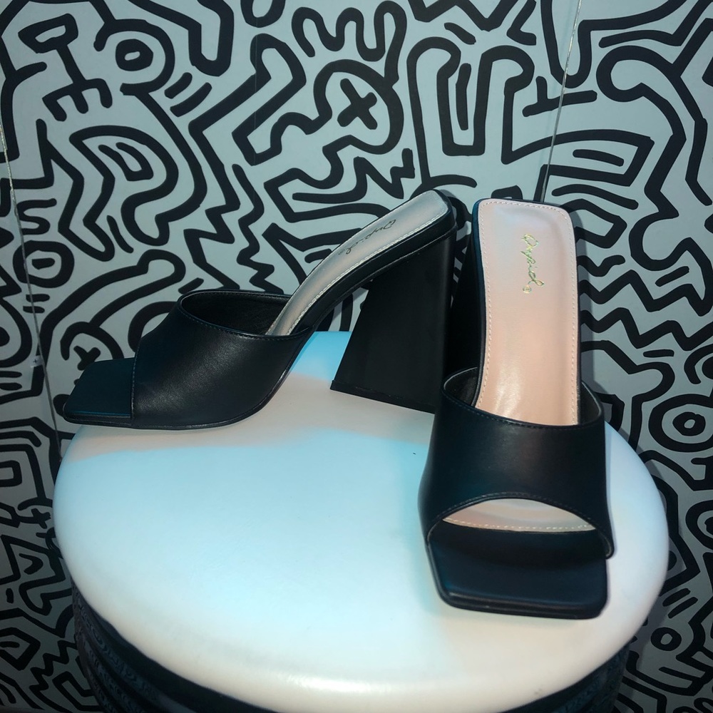 NWOT Size 7 Qupid Slide on Block Heel